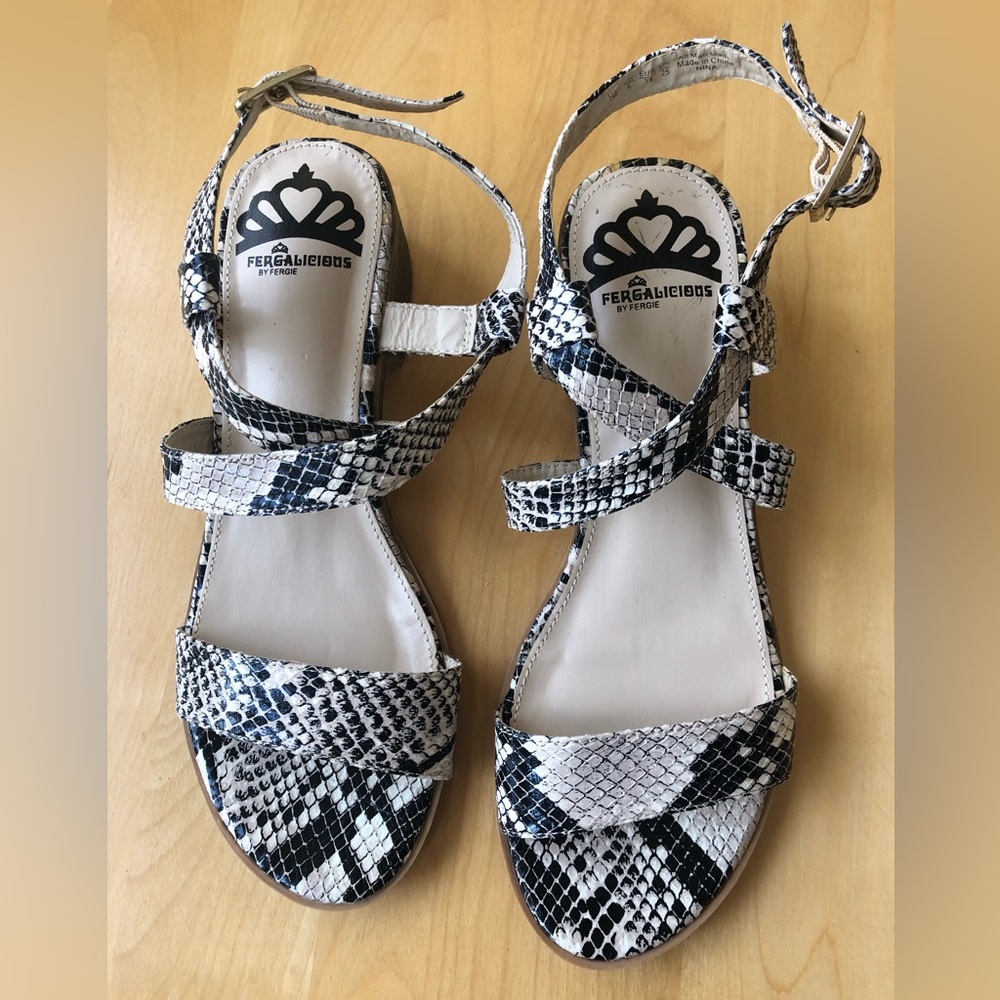 NWOT Sandals